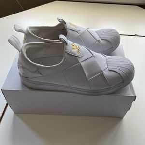 Adidas superstar slip on women’s white 8 1/2
